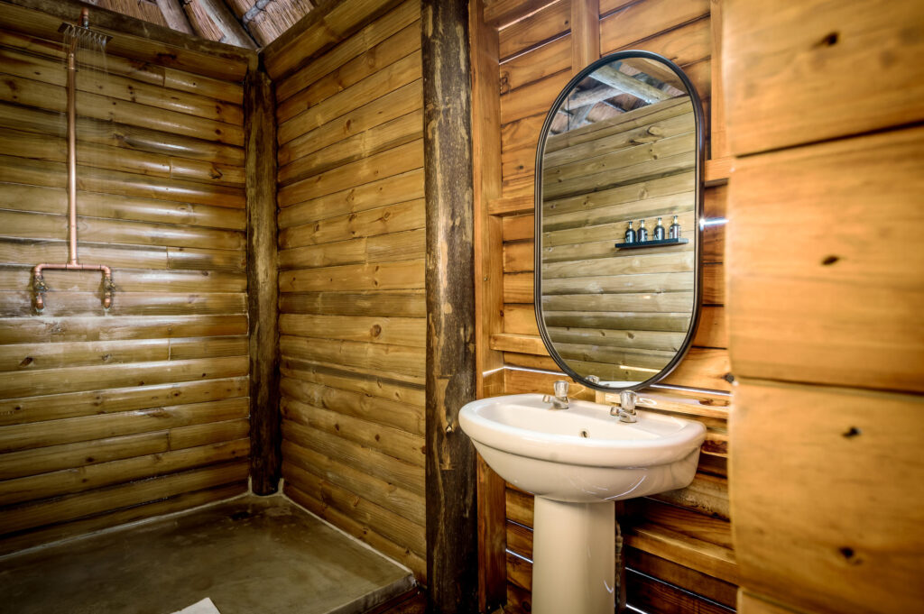 nThambo Tree Camp Bathroom